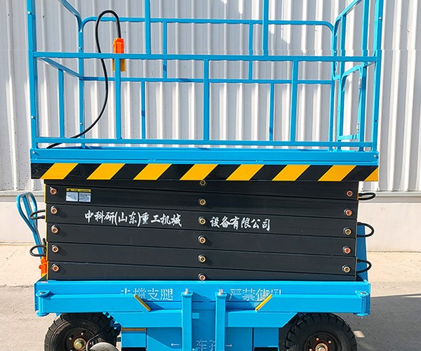 德惠自行走升降机